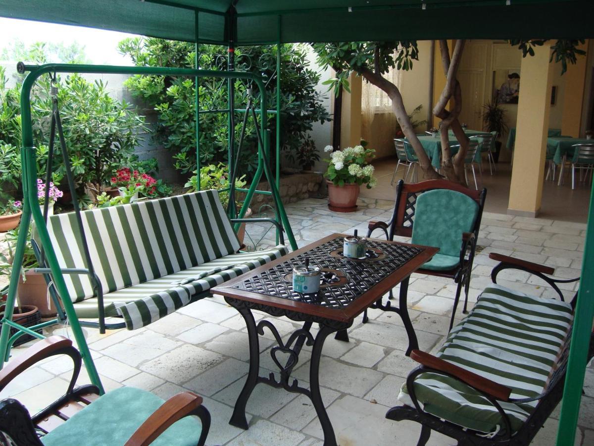 Apartments And Rooms By The Sea Pag - 11487 Паг Екстериор снимка