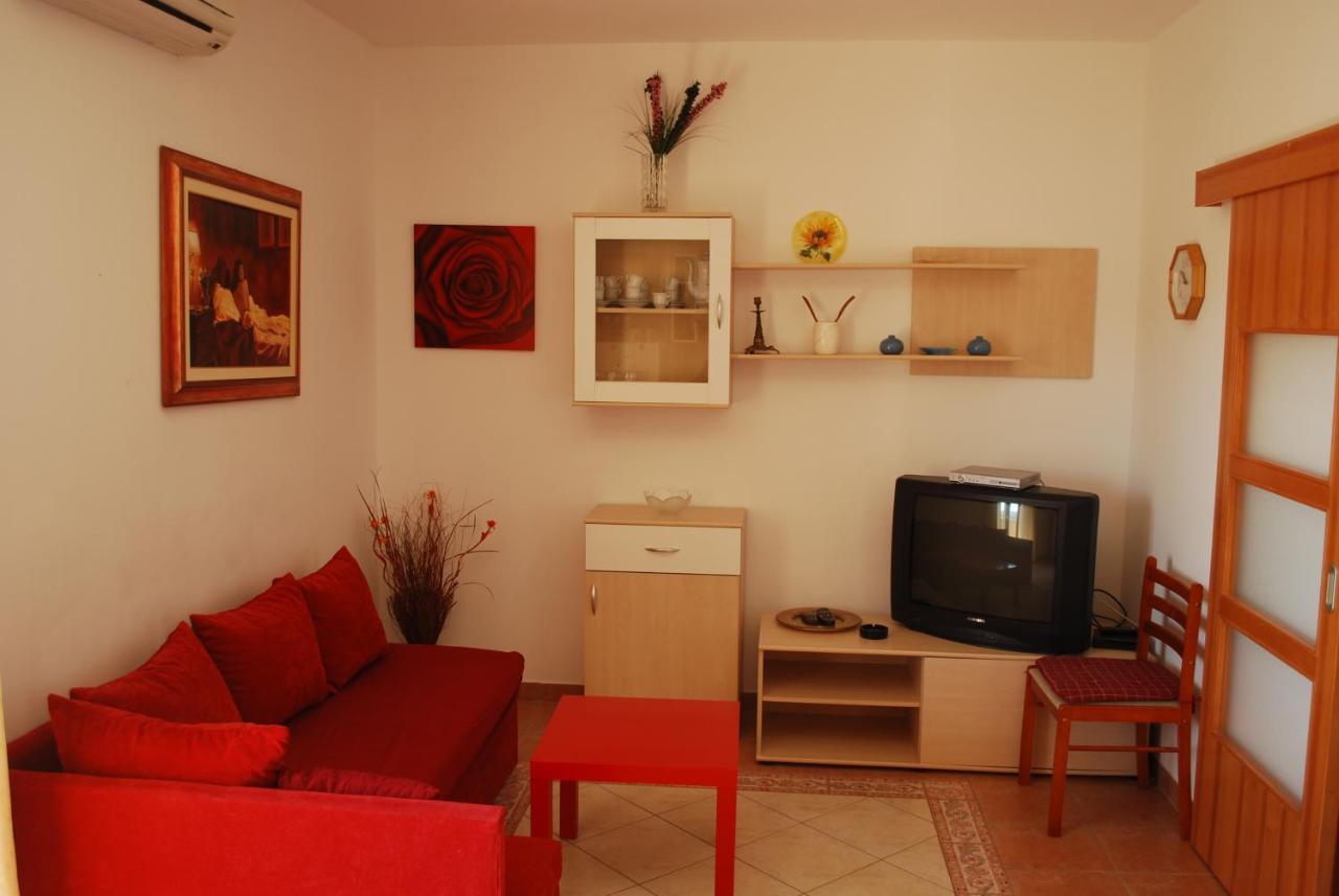 Apartments And Rooms By The Sea Pag - 11487 Паг Екстериор снимка