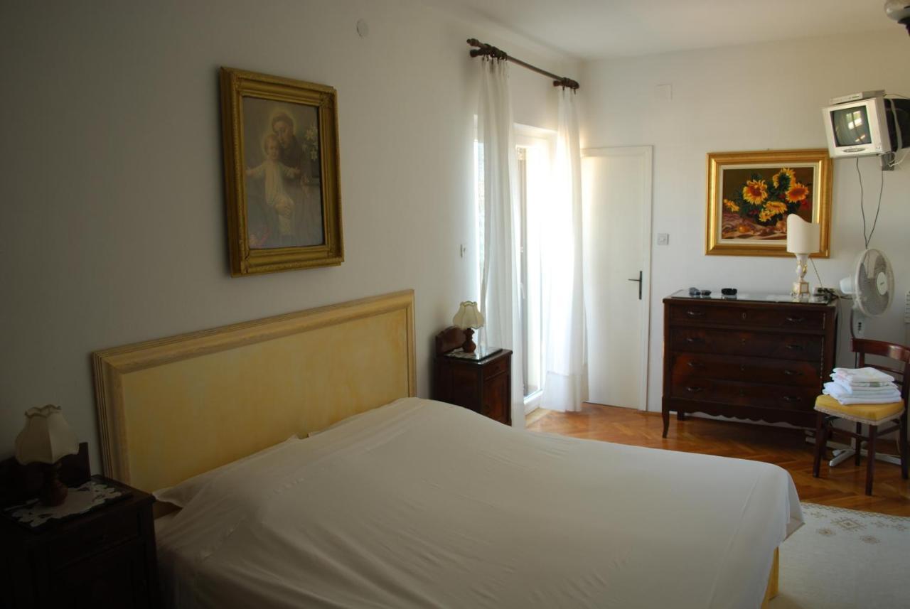 Apartments And Rooms By The Sea Pag - 11487 Паг Екстериор снимка